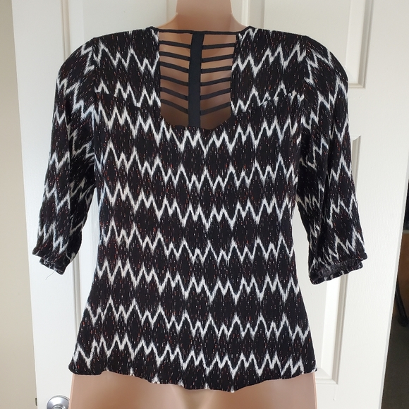 Cato Ladder Back Top - Picture 5 of 11